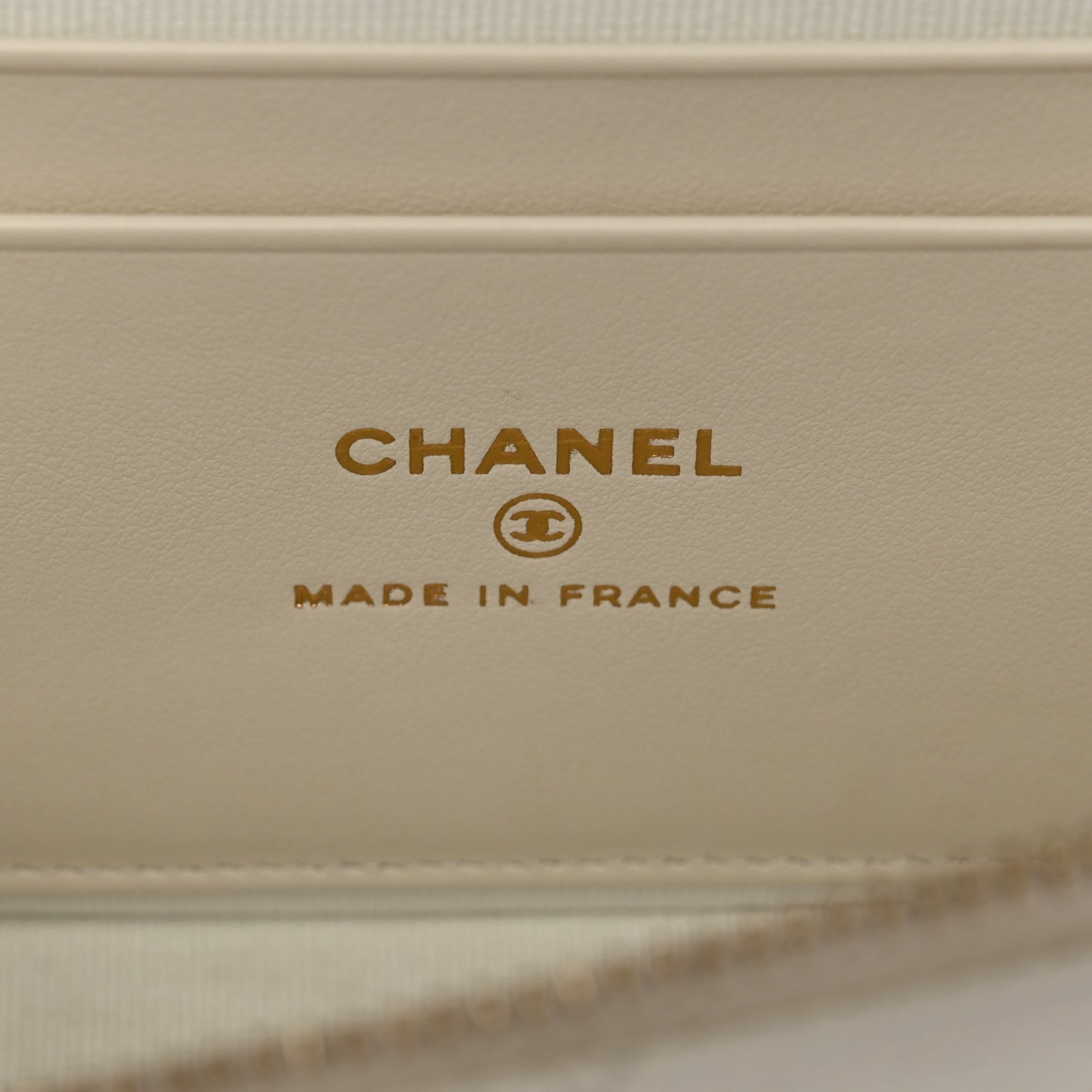 Caviar Quilted Top Handle Slim Vanity With Chain White