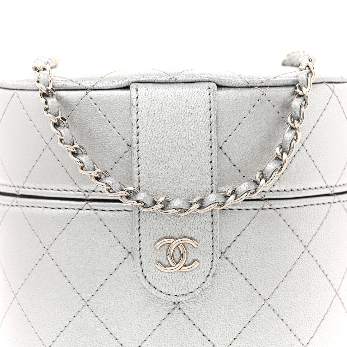 Metallic Lambskin Quilted Round Vanity Case With Chain Silver