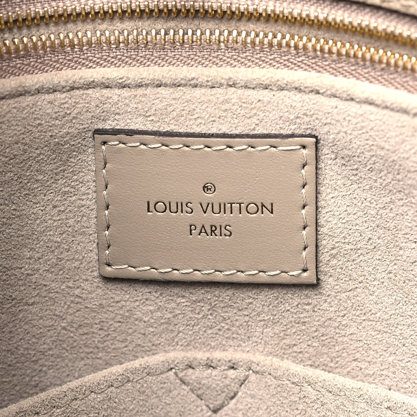 LOUIS VUITTON Empreinte Monogram Giant Onthego MM Tourterelle