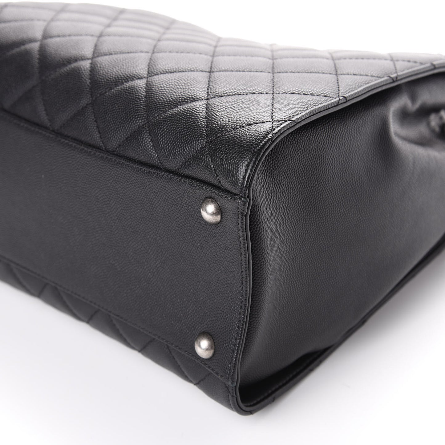 Caviar Quilted Medium CC Bucket Bag Black