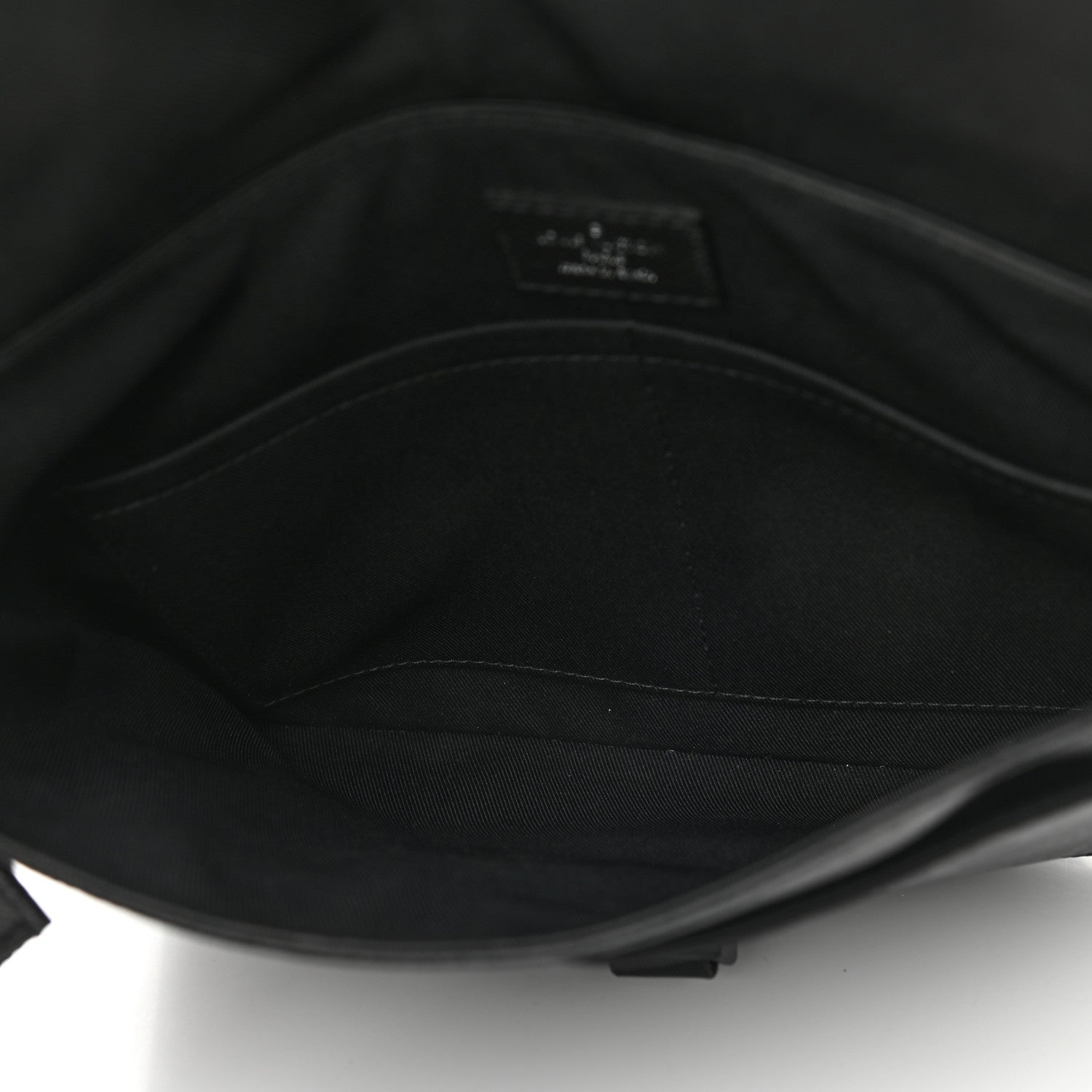 Louis Vuitton Taigarama Messengerama Black 5 of 8