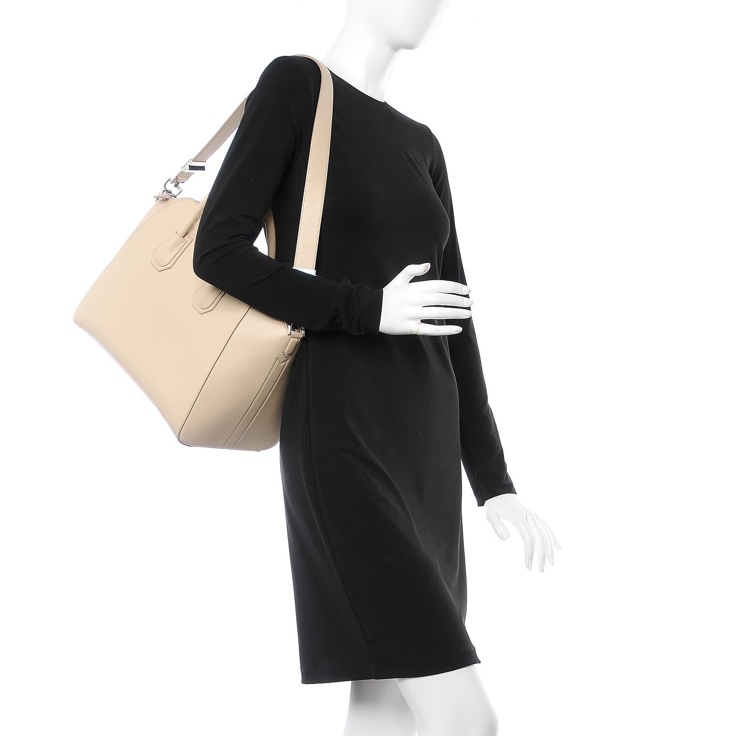 Givenchy Sugar Goatskin Medium Antigona Skin 2 of 15