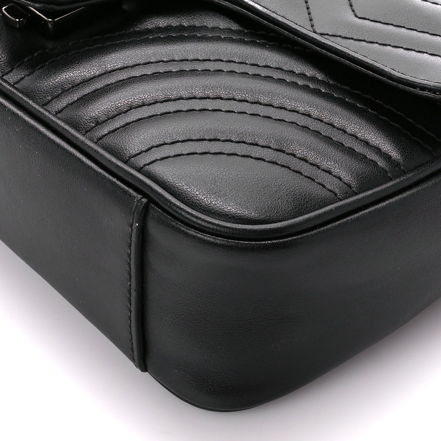 Calfskin Matelasse Monochrome Mini GG Marmont Shoulder Bag Black