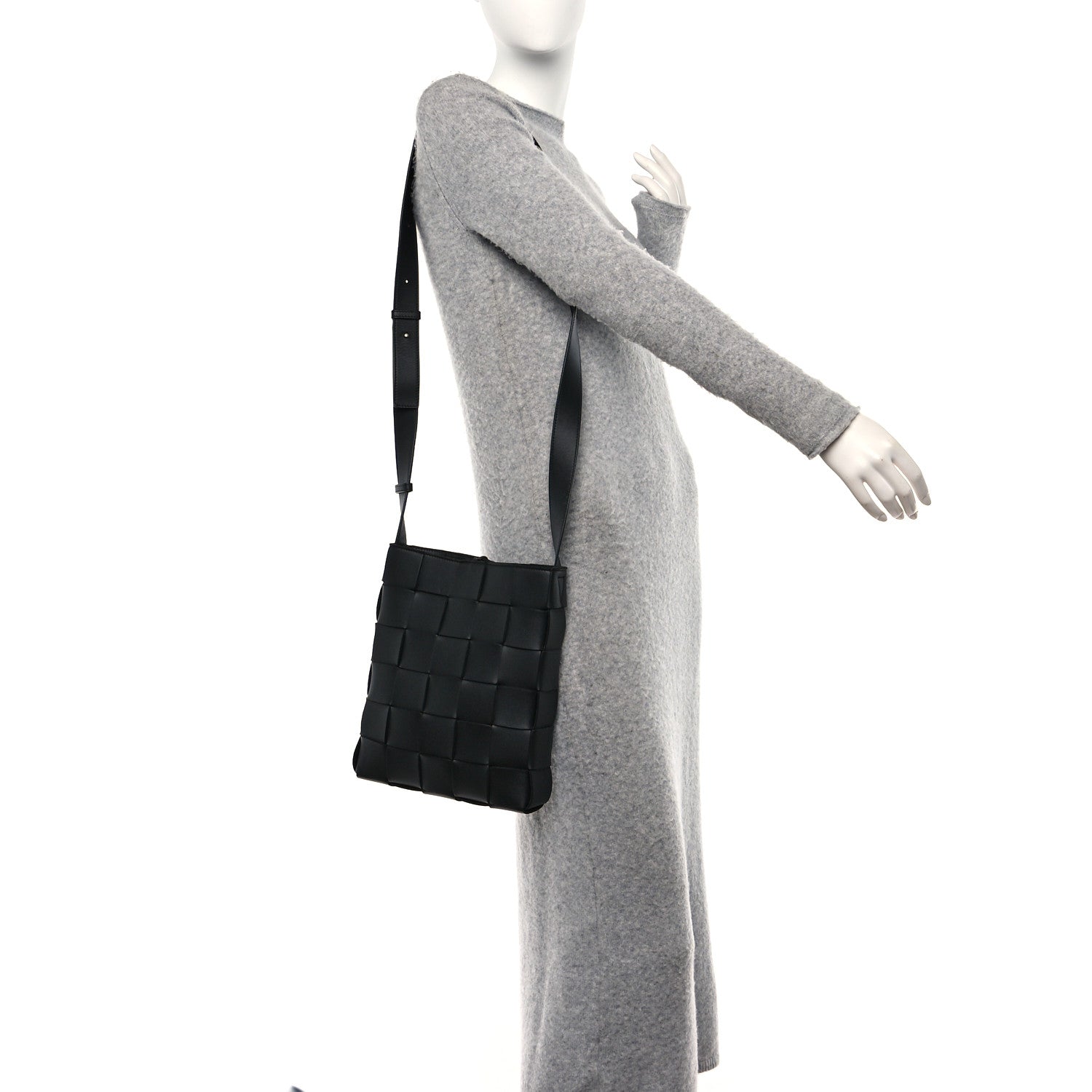 Bottega Veneta Lambskin Maxi Intrecciato Cassette Messenger Black 2 of 11