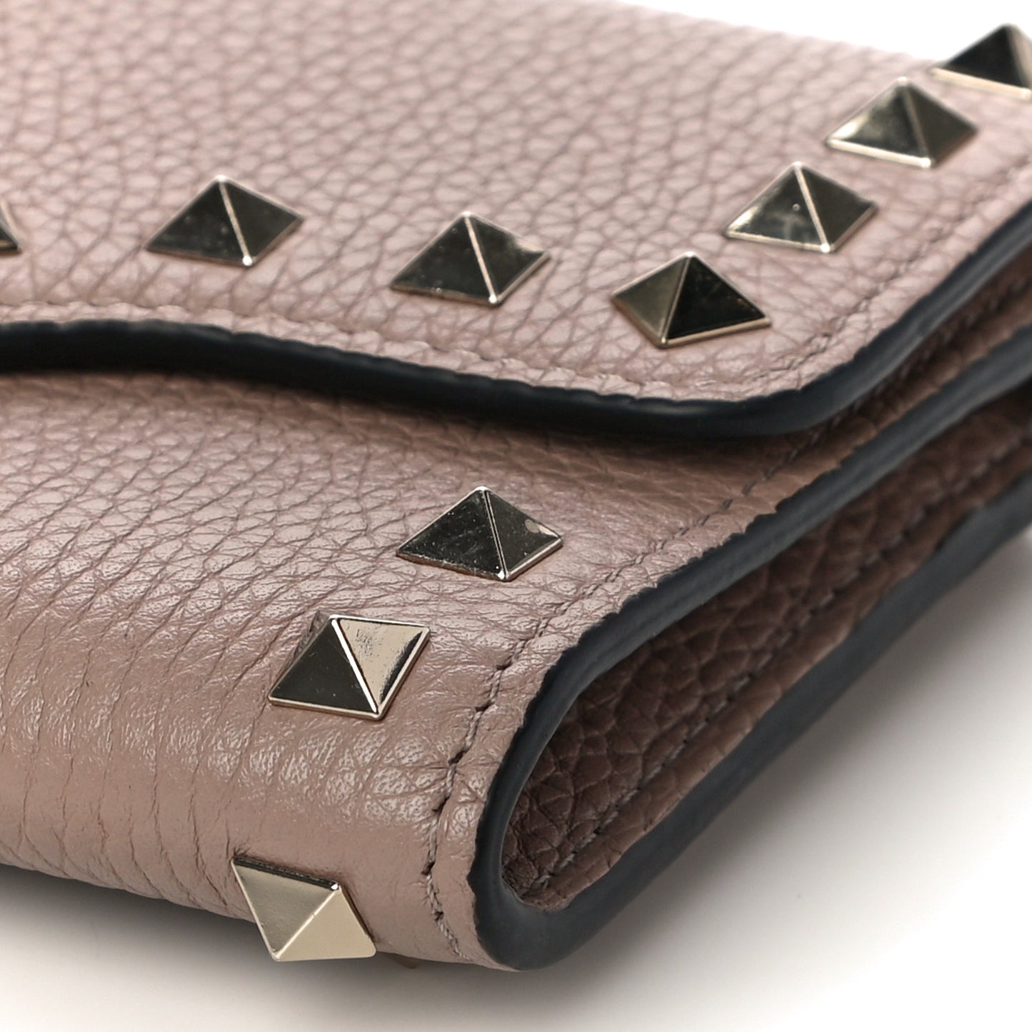 Pebbled Calfskin Rockstud Flip Lock Wallet On Chain Poudre