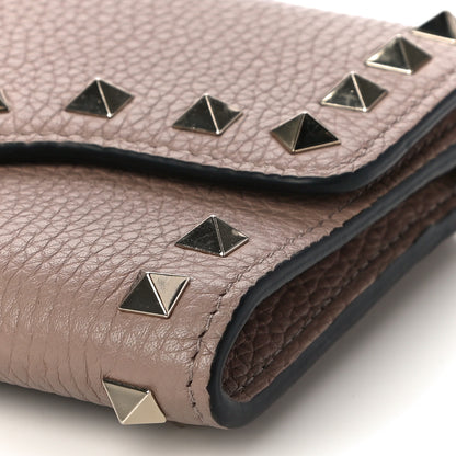Valentino Garavani Pebbled Calfskin Rockstud Flip Lock Wallet On Chain Poudre 9 of 9