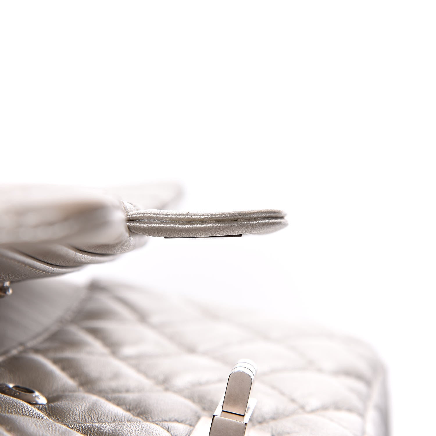 Chanel Metallic Lambskin 2.55 Reissue 225 Flap Pale Gold 19 of 32