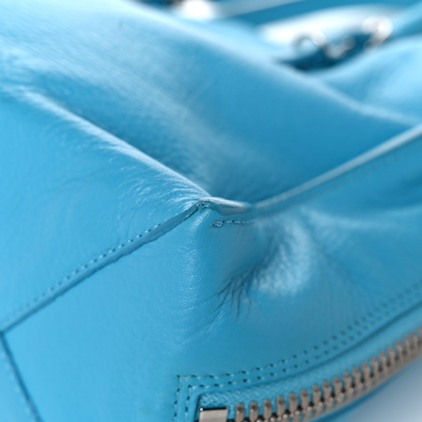 Supple Calfskin Papier A6 Zip Around Tote Bleu Caraibes
