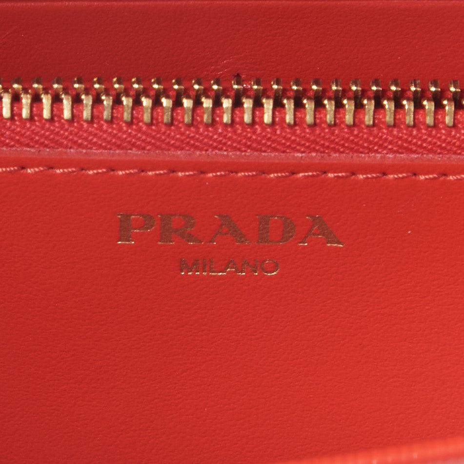 Prada Vitello Move Metal Oro Chain Wallet Lacca 8 of 9