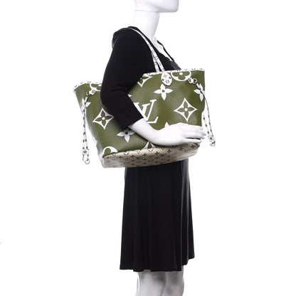 Louis Vuitton Monogram Giant Neverfull MM Kaki 2 of 10