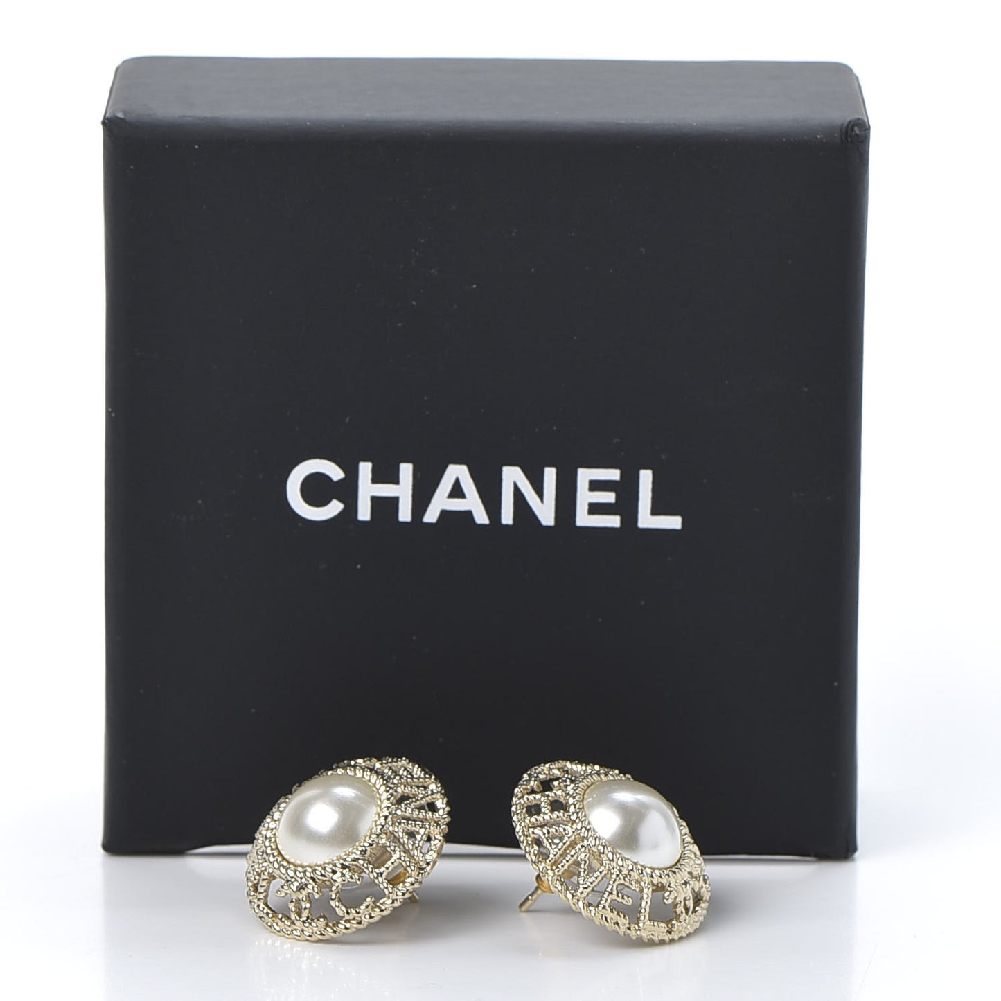 Pearl CC Round Earrings Gold