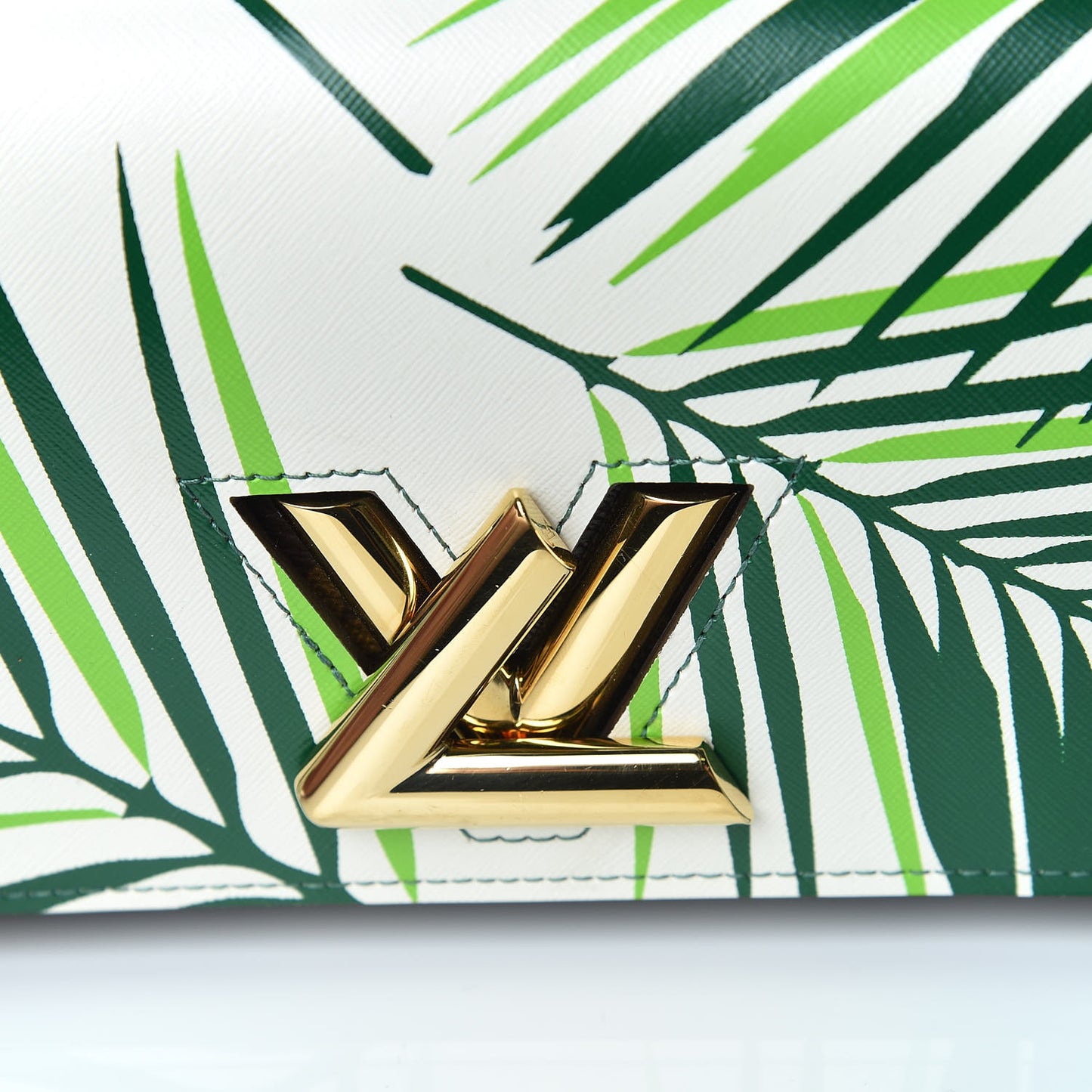 Monogram Palm Twist Chain Wallet Vert White
