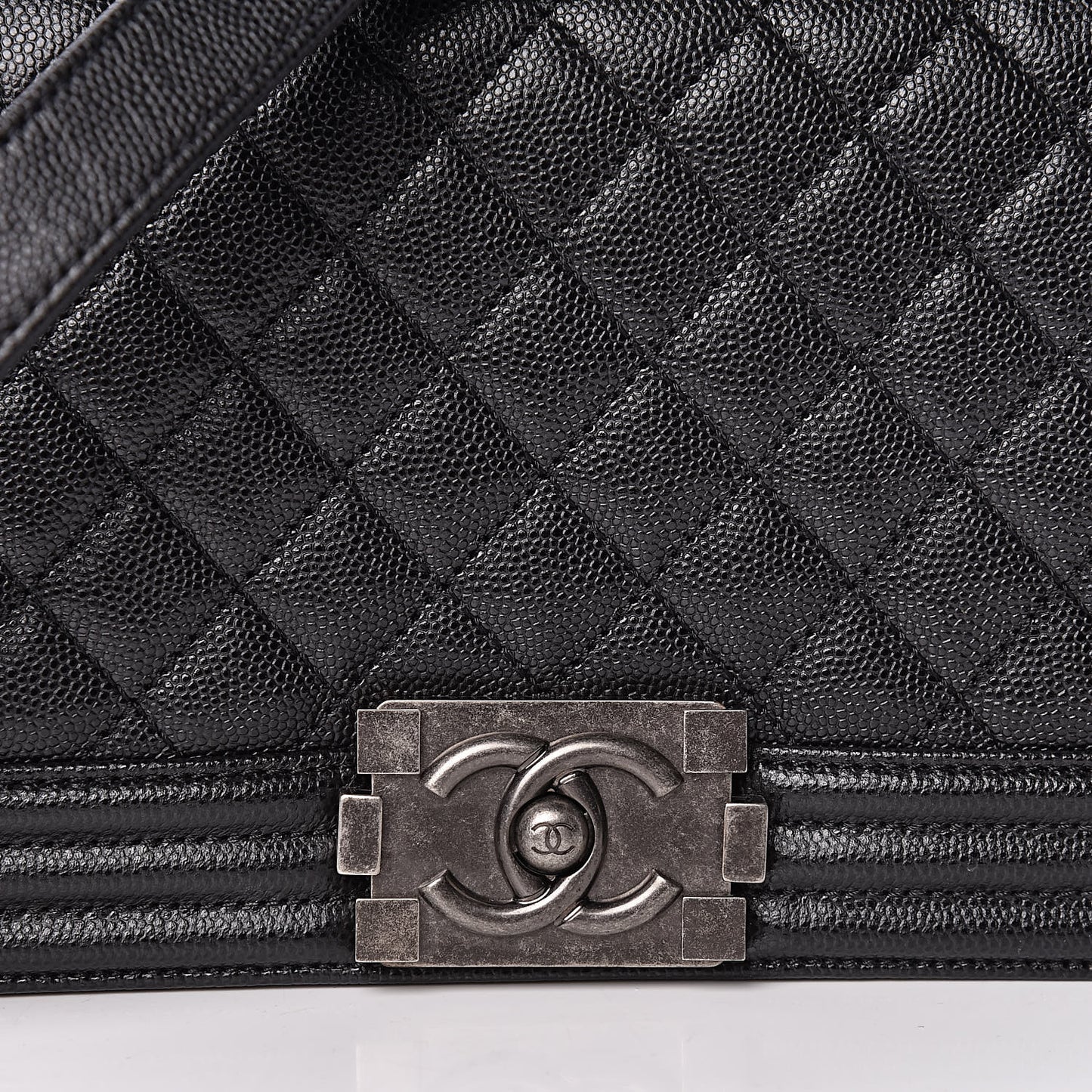 Caviar Quilted Medium Boy Flap Black
