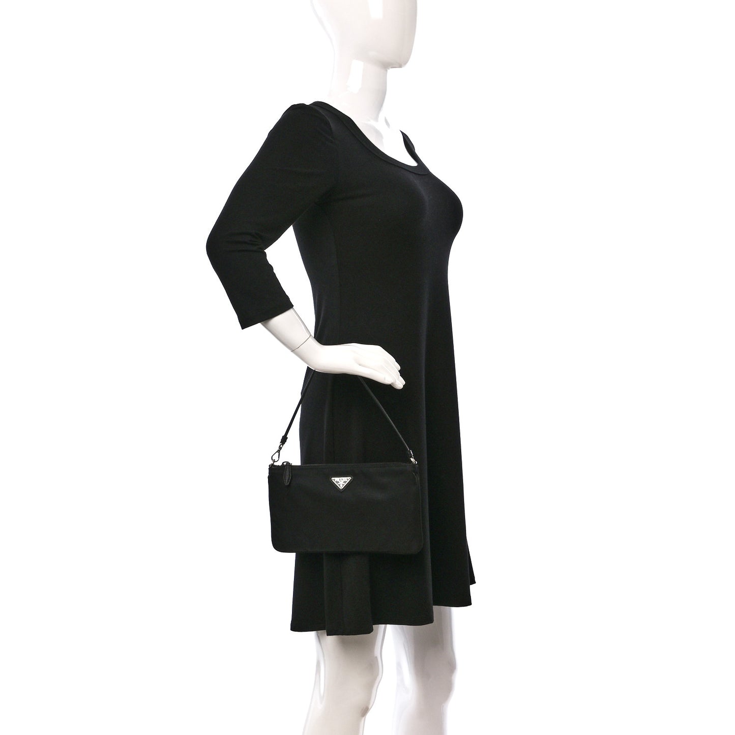 Re-Nylon Vela Pouch Black