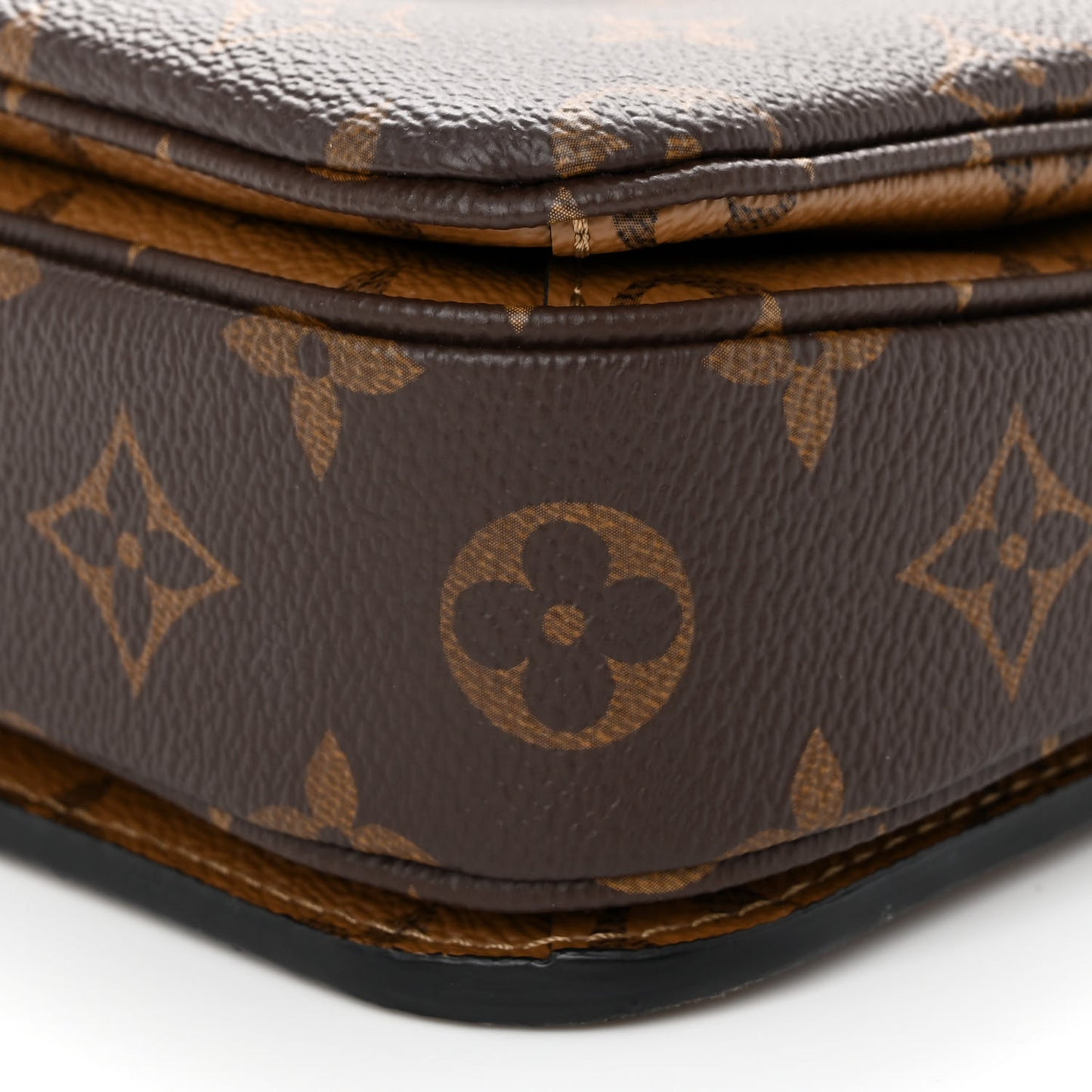 Reverse Monogram Pochette Metis