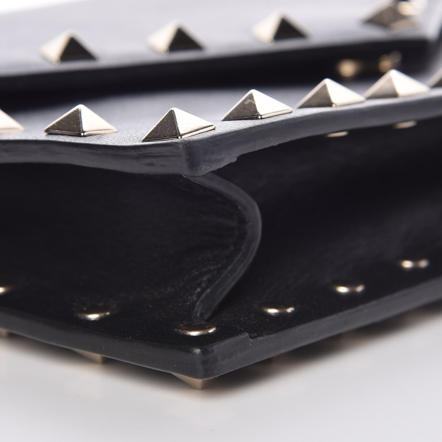 Valentino Garavani Vitello Rockstud Envelope Wallet on Chain Black 8 of 9