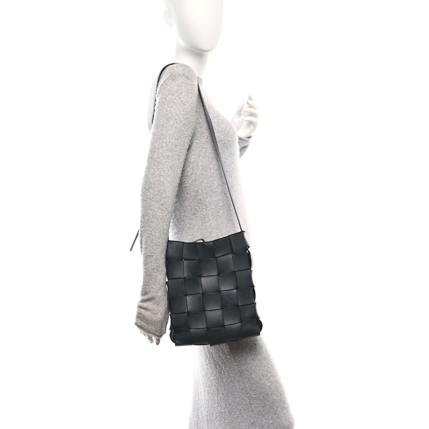 Lambskin Maxi Intrecciato Cassette Messenger Black