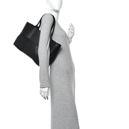 Bottega Veneta Grained Calfskin Maxi Intrecciato Arco Black 2 of 11