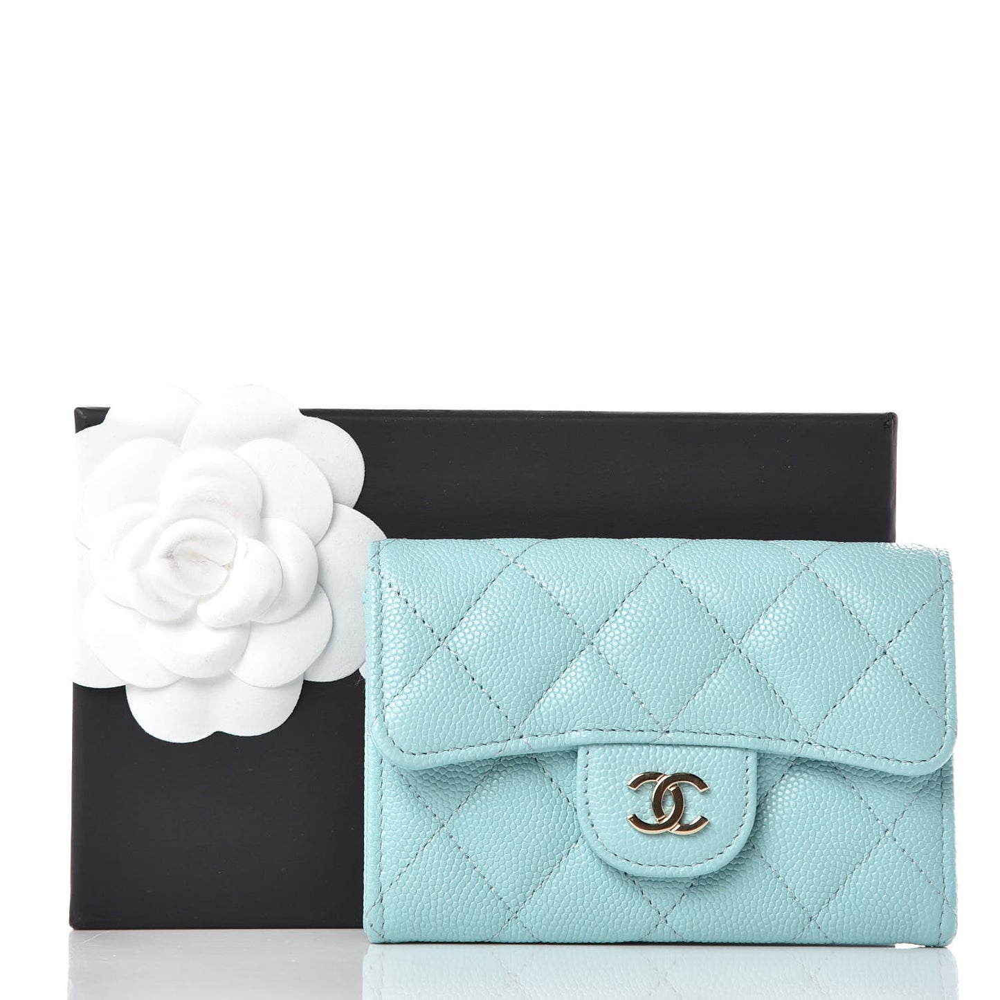 Caviar Quilted Card Holder Light Blue