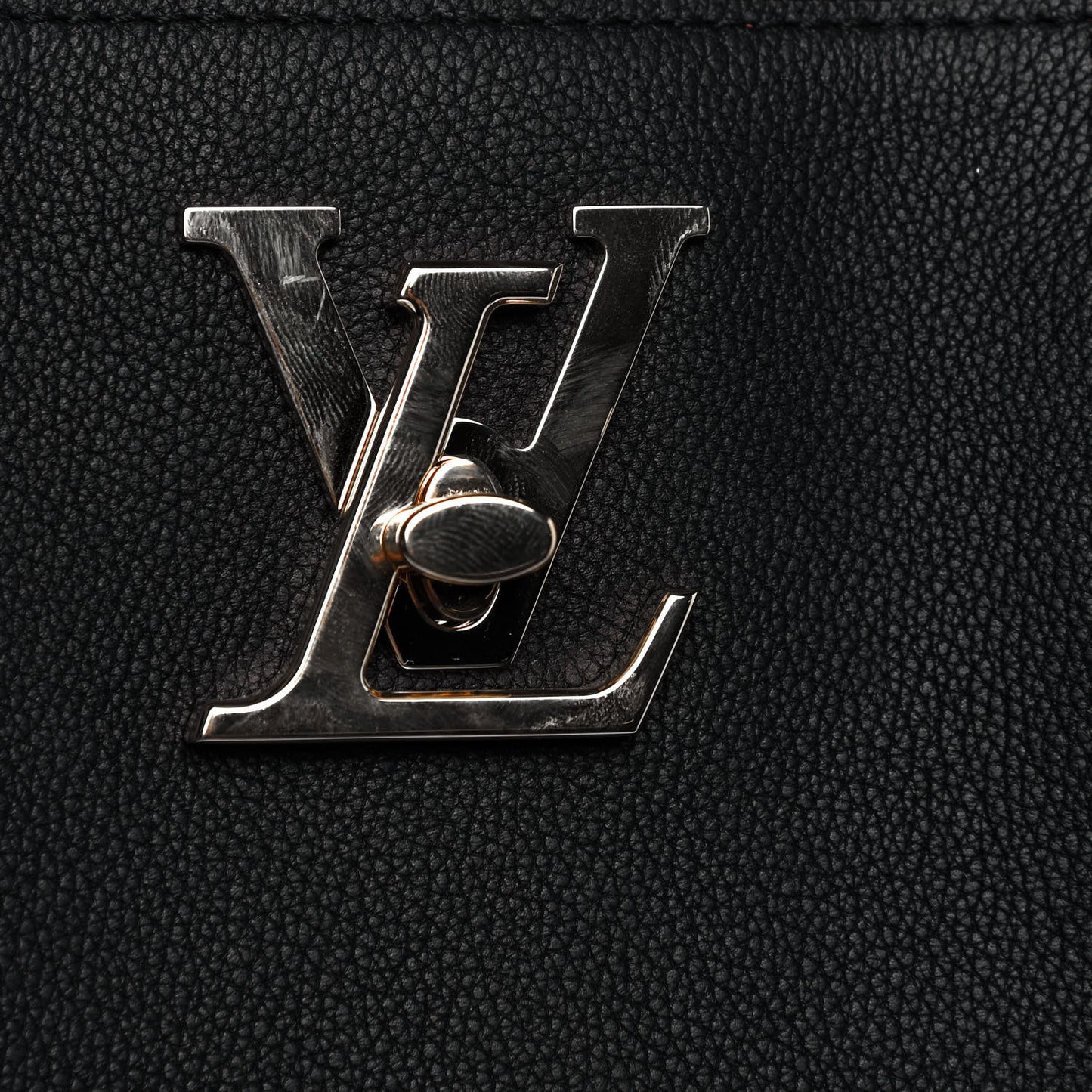 Grained Calfskin Lockme Shopper Black