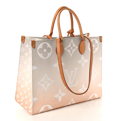 Louis Vuitton Monogram Giant By The Pool OnTheGo GM Brume 2 of 11