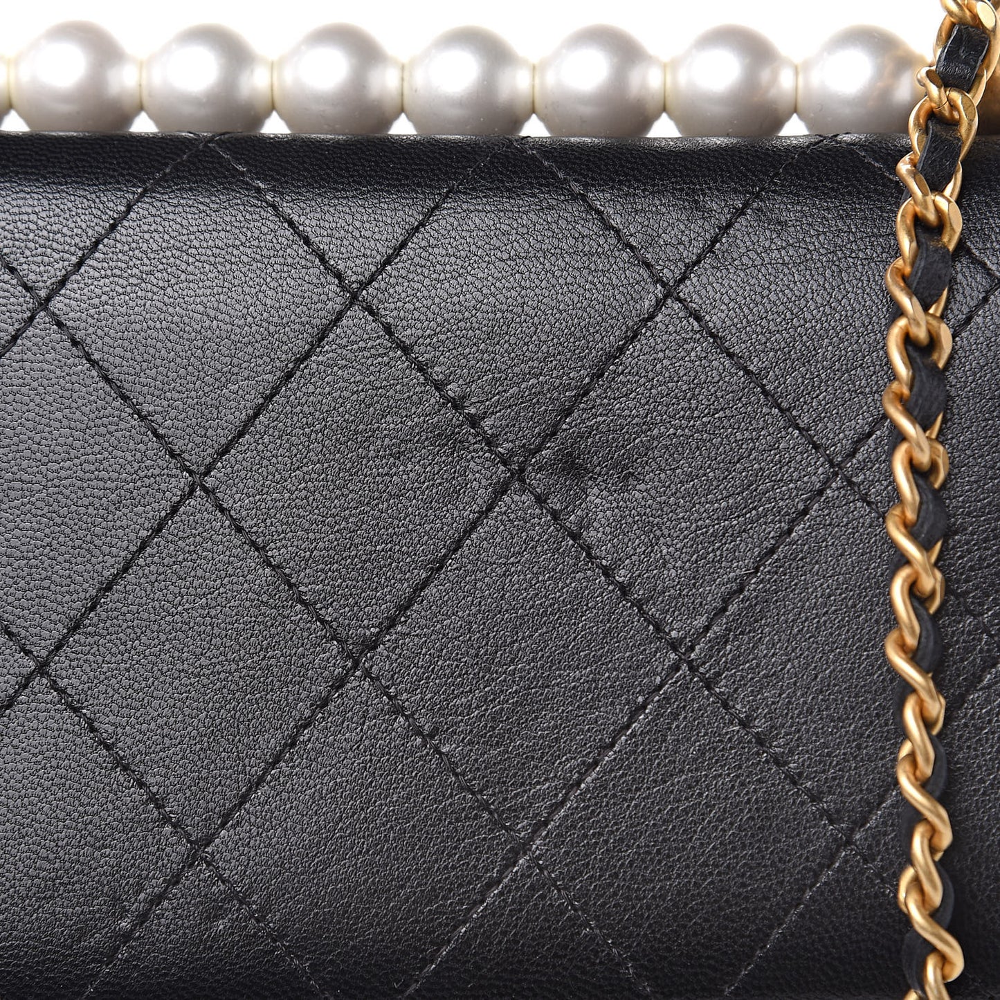 Goatskin Quilted Chic Pearls Clutch With Chain Black