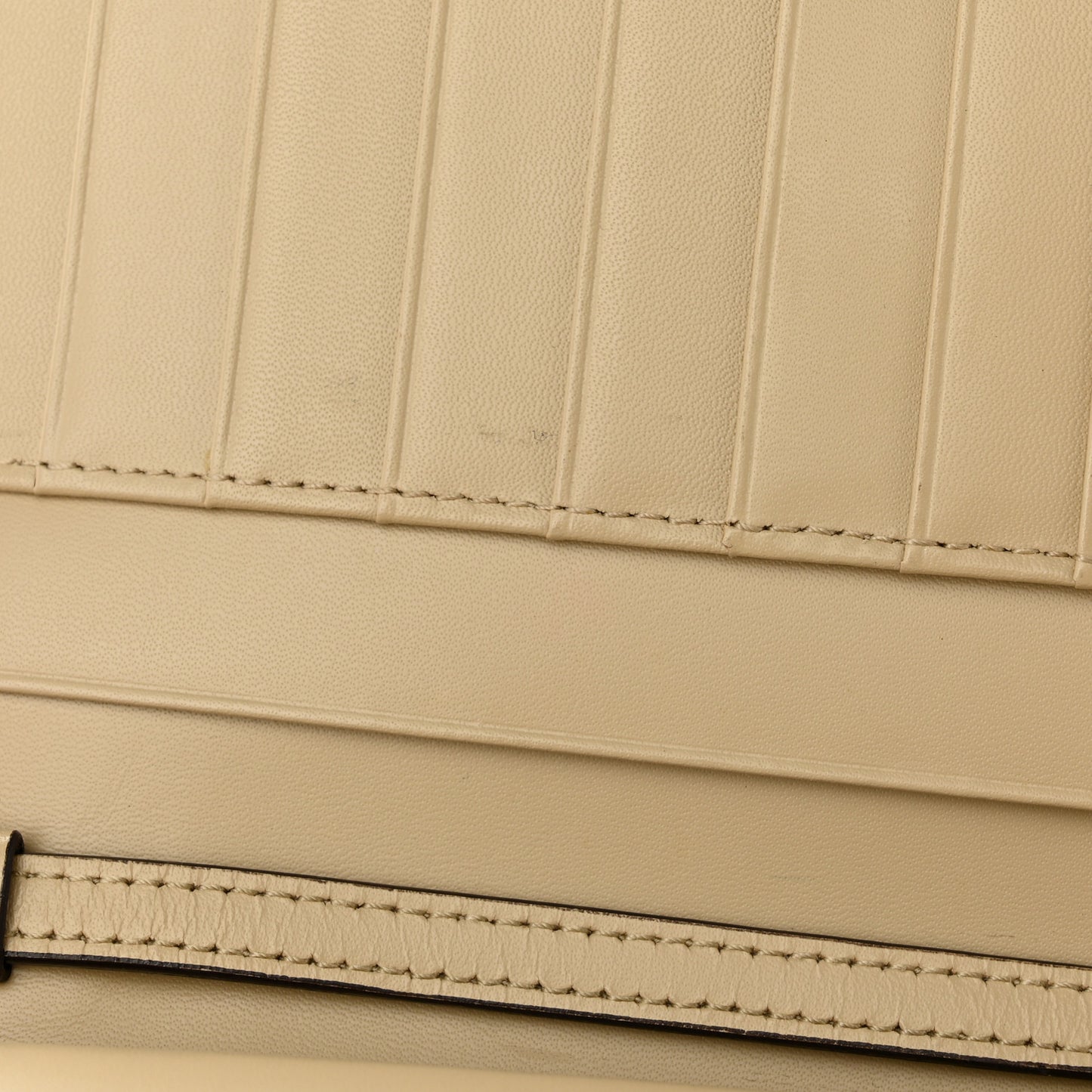 Visetos Chain Wallet Crossbody Beige