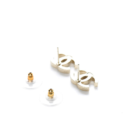 Chanel Pearl CC Earrings Gold 3 of 5