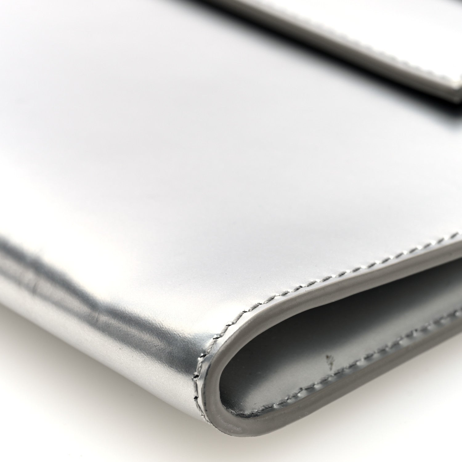 Saint Laurent Metallic Calfskin Manhattan Chain Clutch Metal Argento 9 of 9