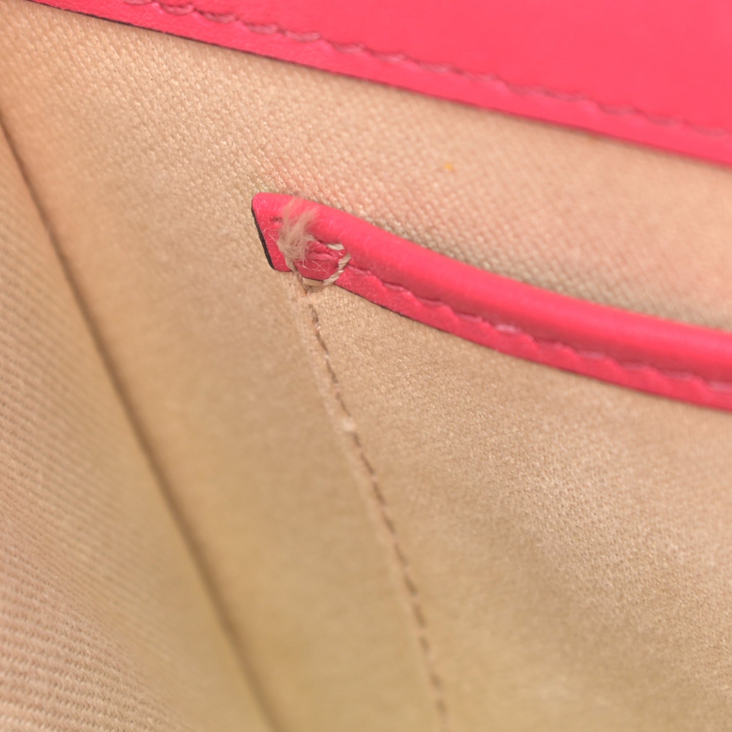 Vitello Small Glam Lock Rockstud Flap Deep Fuxia