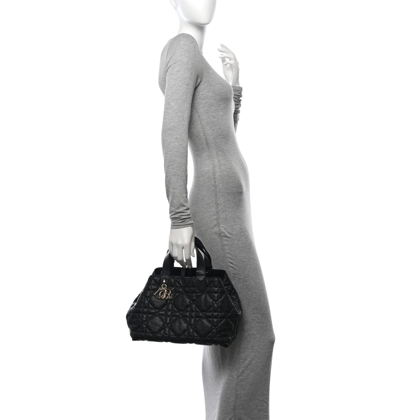 Calfskin Macrocannage Medium Toujours Black