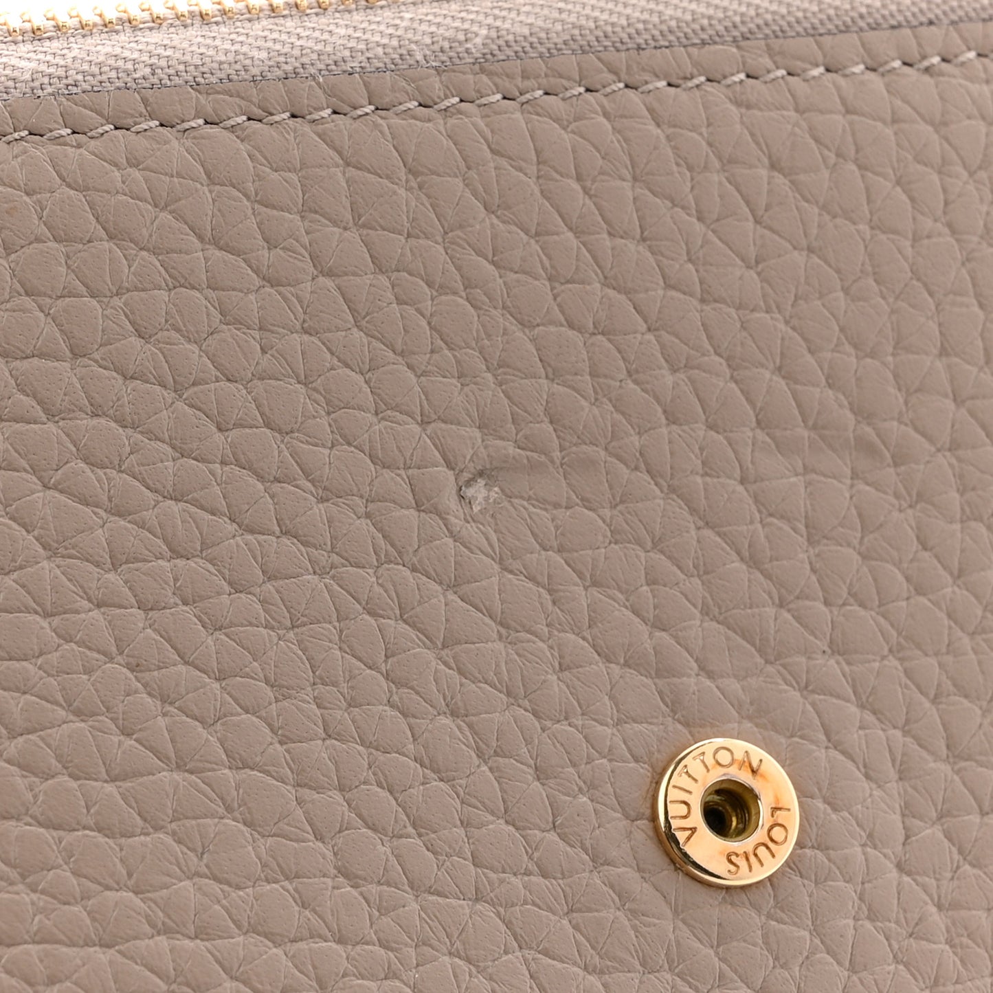 Taurillon Capucines Compact Wallet Galet
