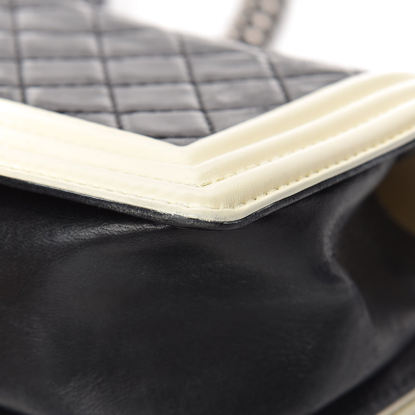 Lambskin Quilted Medium Boy Flap Black White