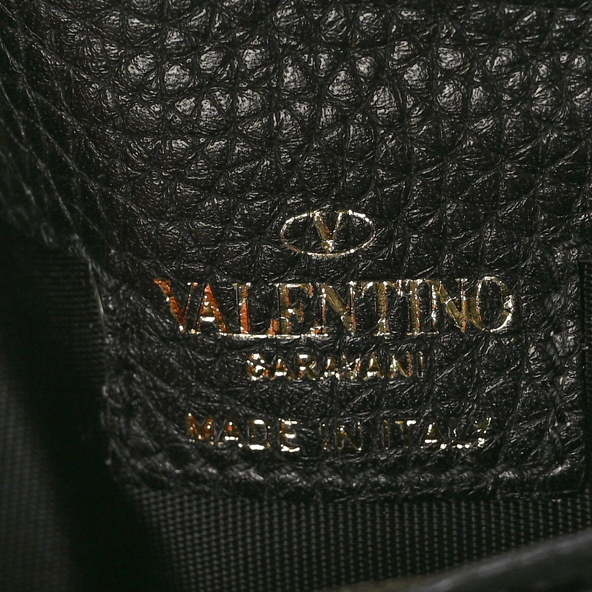 Pebbled Calfskin Rockstud Fold Zip Wallet Black