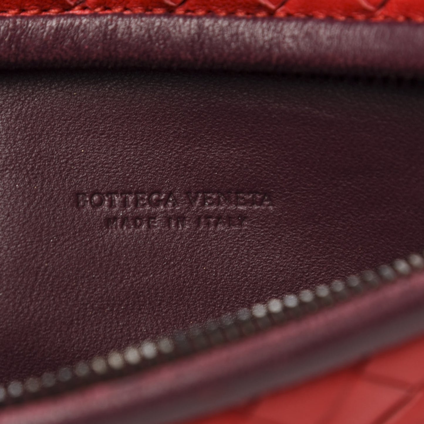Nappa Intrecciato Zip Clutch Fraise Aubergine