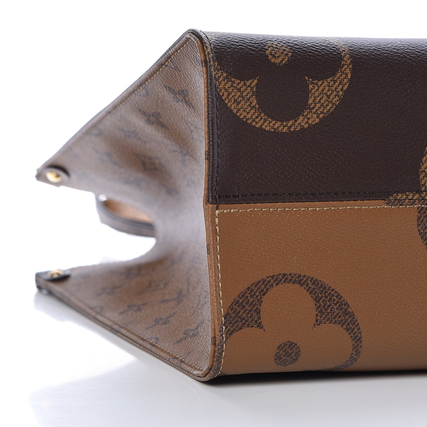 Reverse Monogram Giant Onthego MM