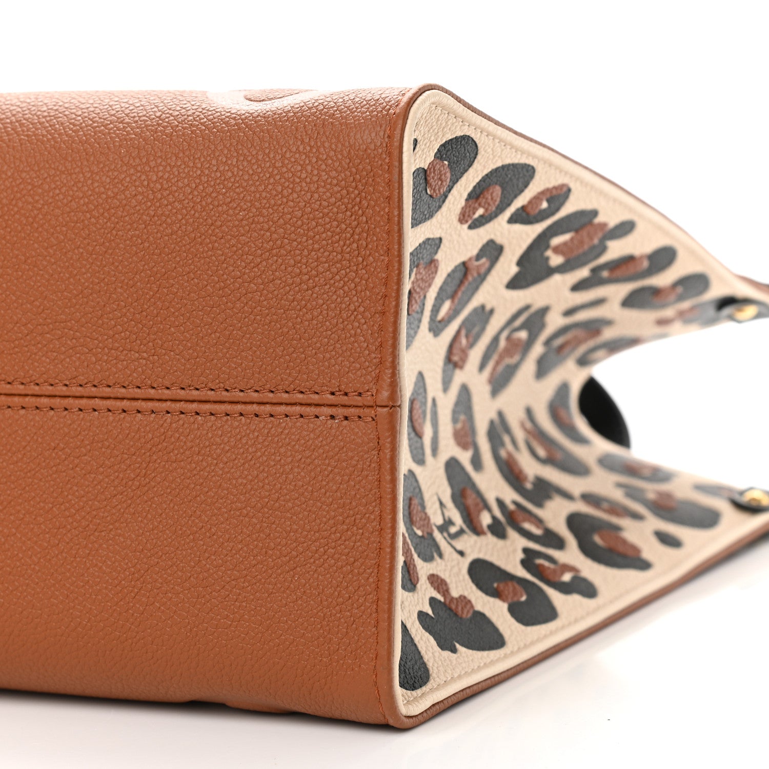 Louis Vuitton Empreinte Monogram Giant Wild At Heart Onthego MM Caramel 9 of 9