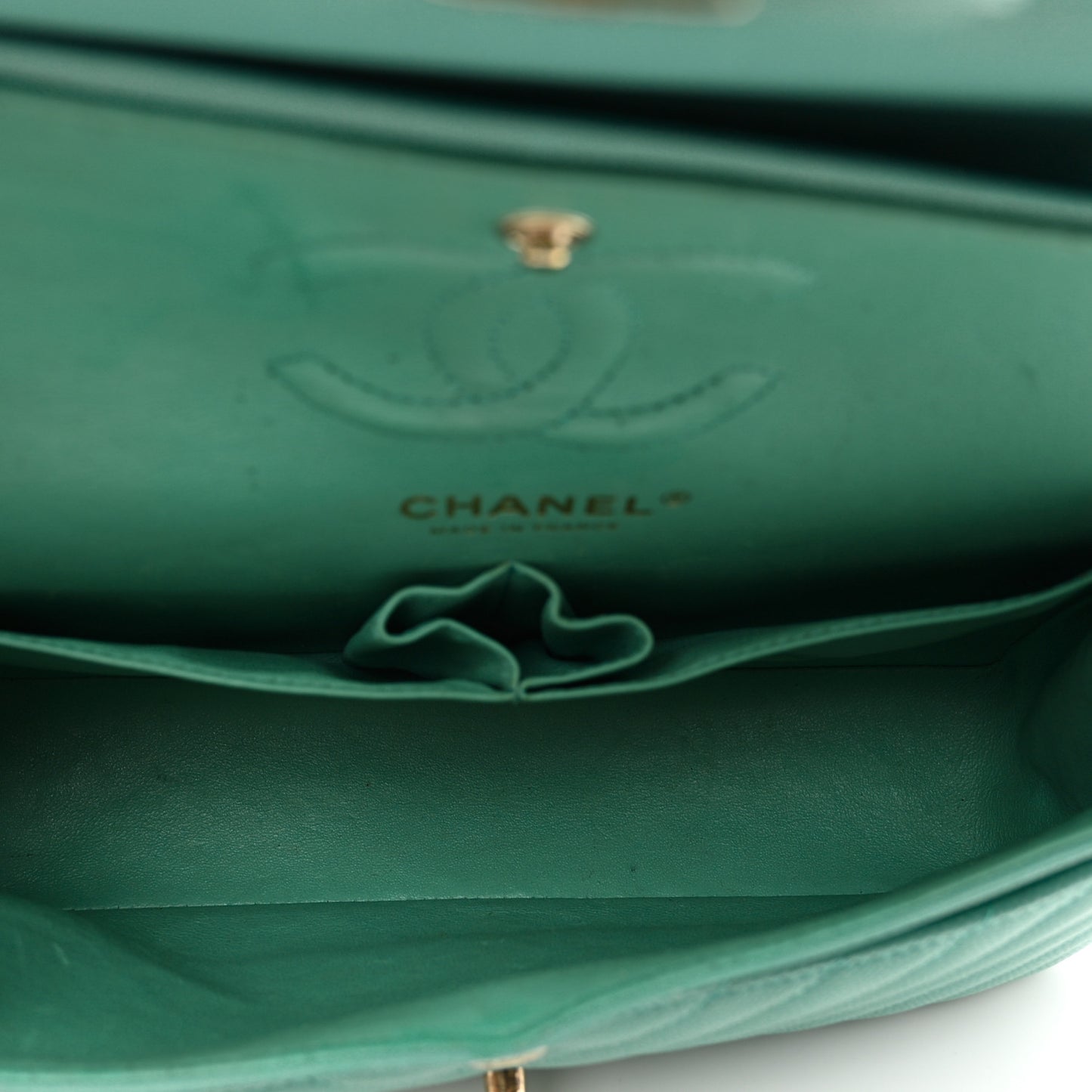 Caviar Flat Chevron Quilted Small Double Flap Green