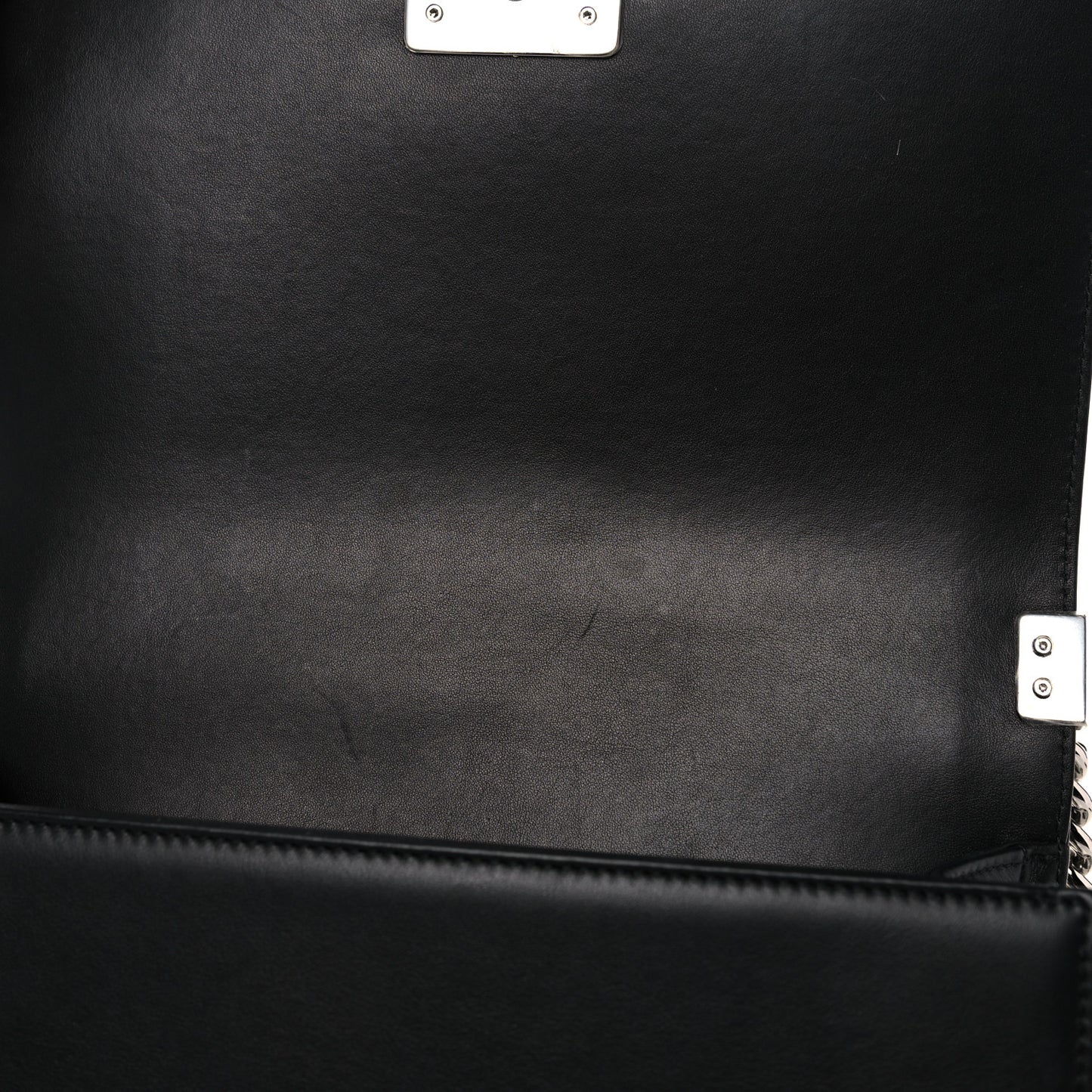 Calfskin Pearl Chevron Medium Boy Flap Black