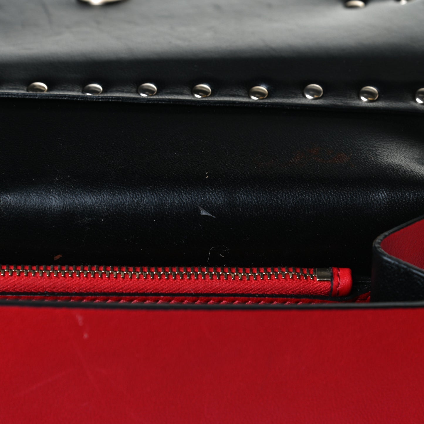 Vitello Rockstud Side Slip Crossbody Rouge Pur