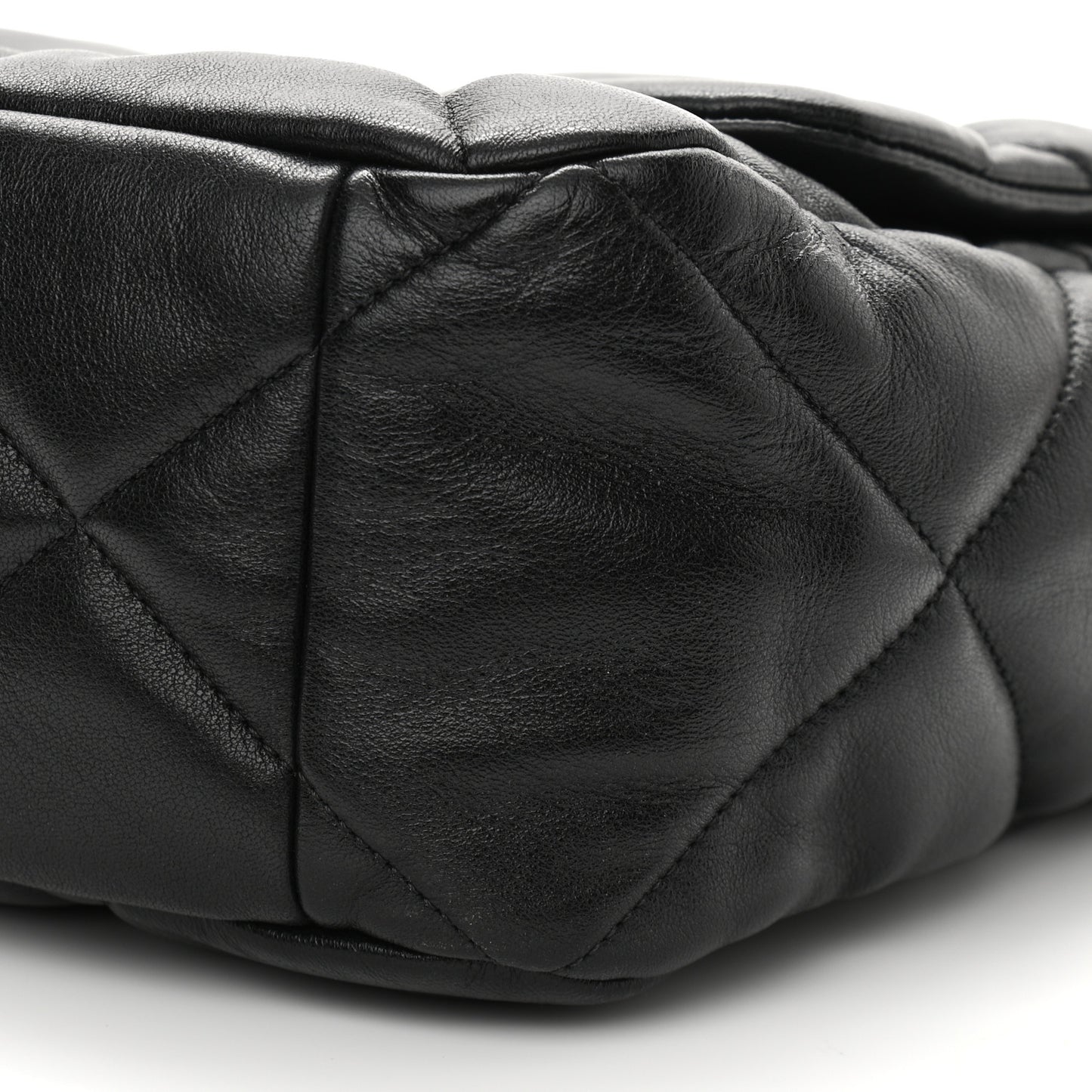 Lambskin Quilted Maxi Chanel 19 Flap Black