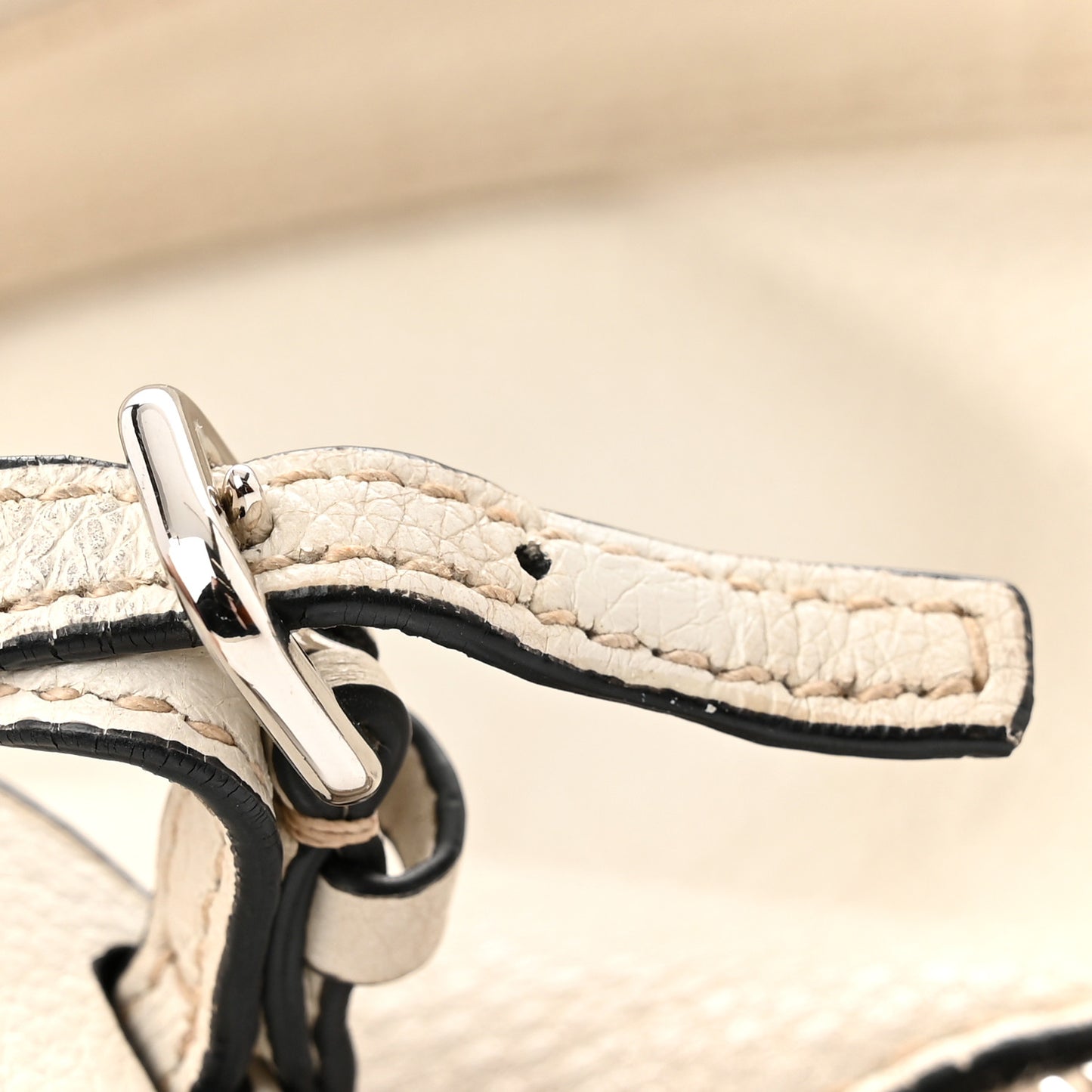 Vitello Daino Hobo White