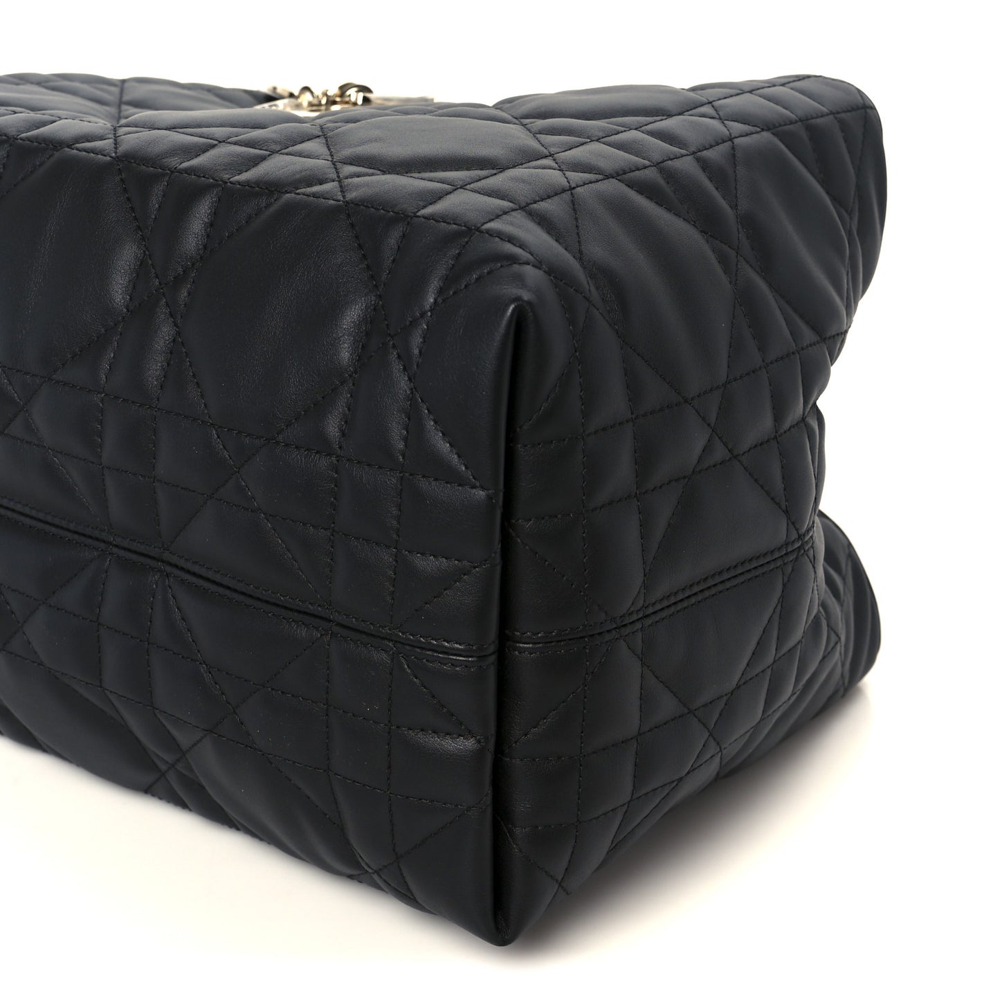 Calfskin Macrocannage Medium Toujours Black