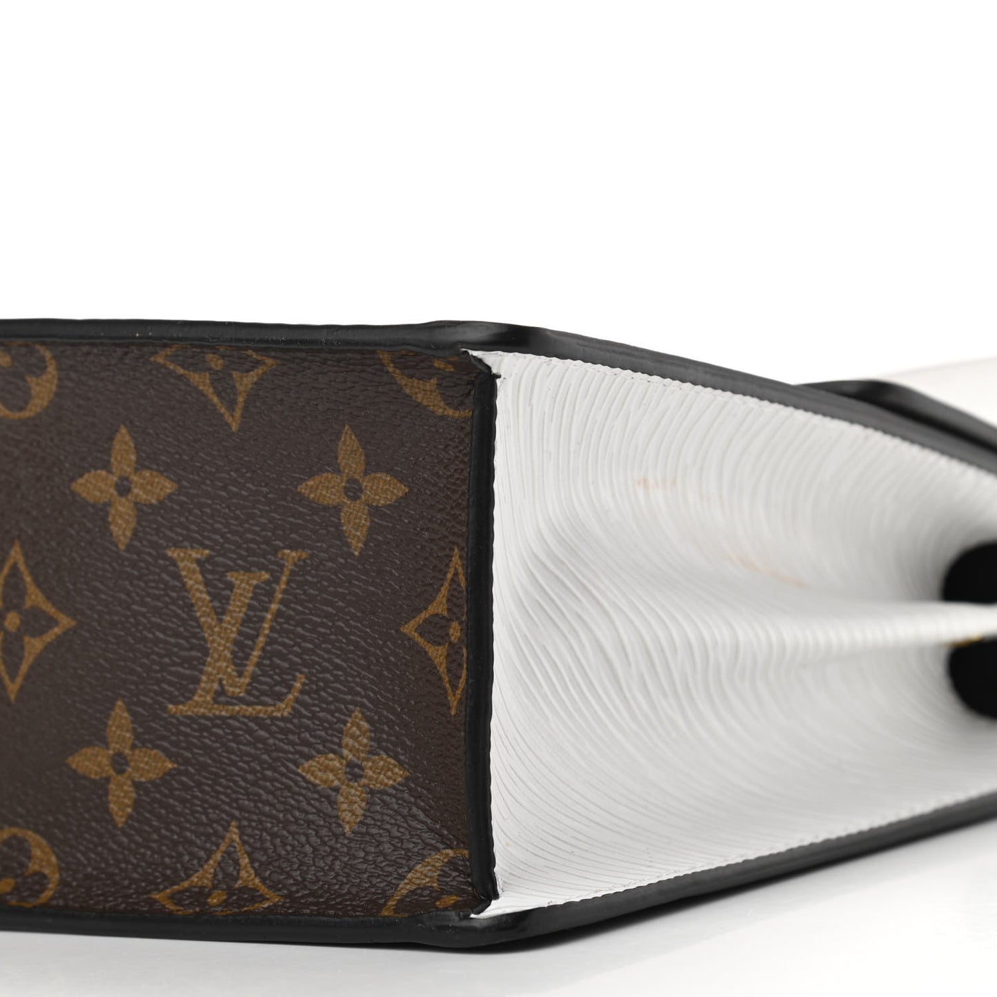 Vernis Epi Monogram Spring Street Black