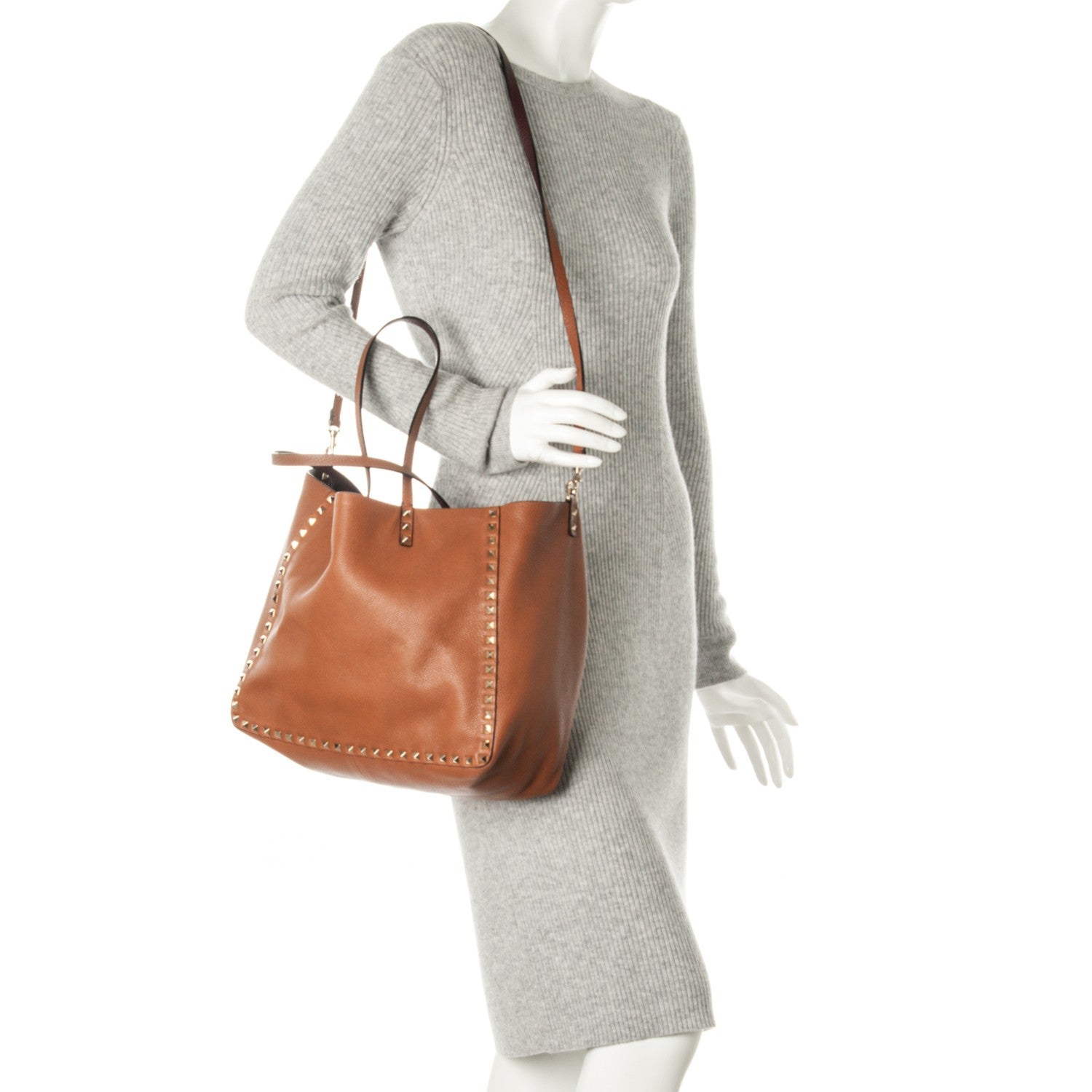Valentino Garavani Grained Calfskin Medium Rockstud Reversible Tote Light Cuir Rubin 2 of 8