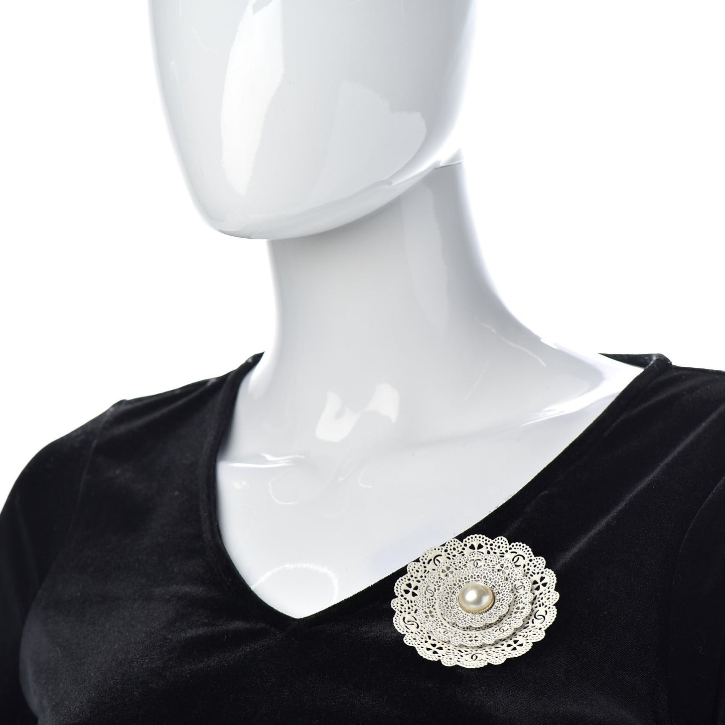 Pearl Lace Brooch White
