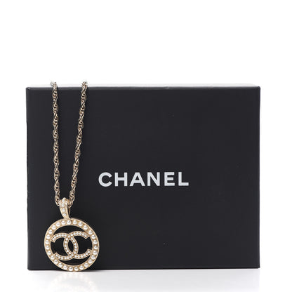 Chanel Pearl CC Round Pendant Necklace Gold 5 of 5