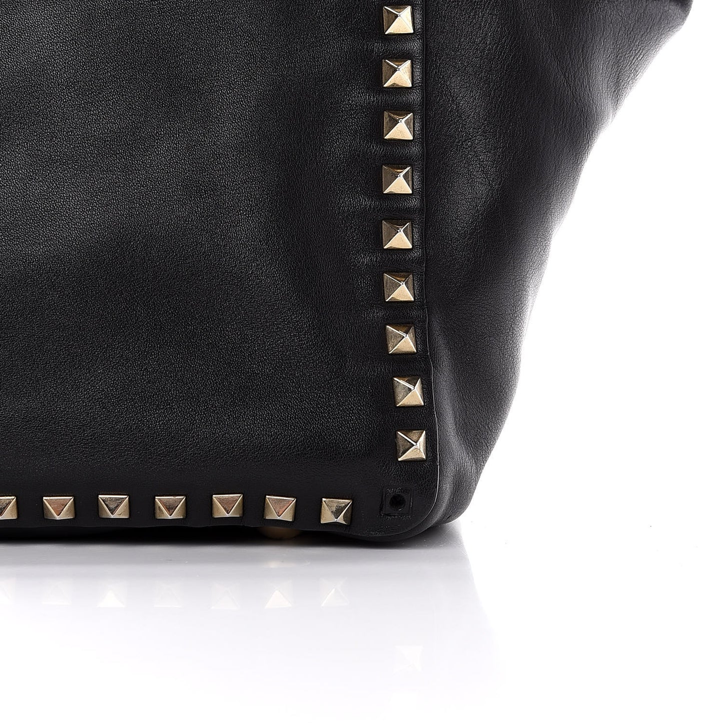 Vitello Medium Rockstud Tote Black