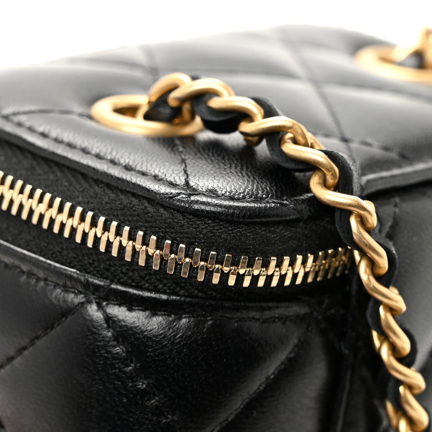 Lambskin Quilted Mini Pearl Crush Vanity Case With Chain Black