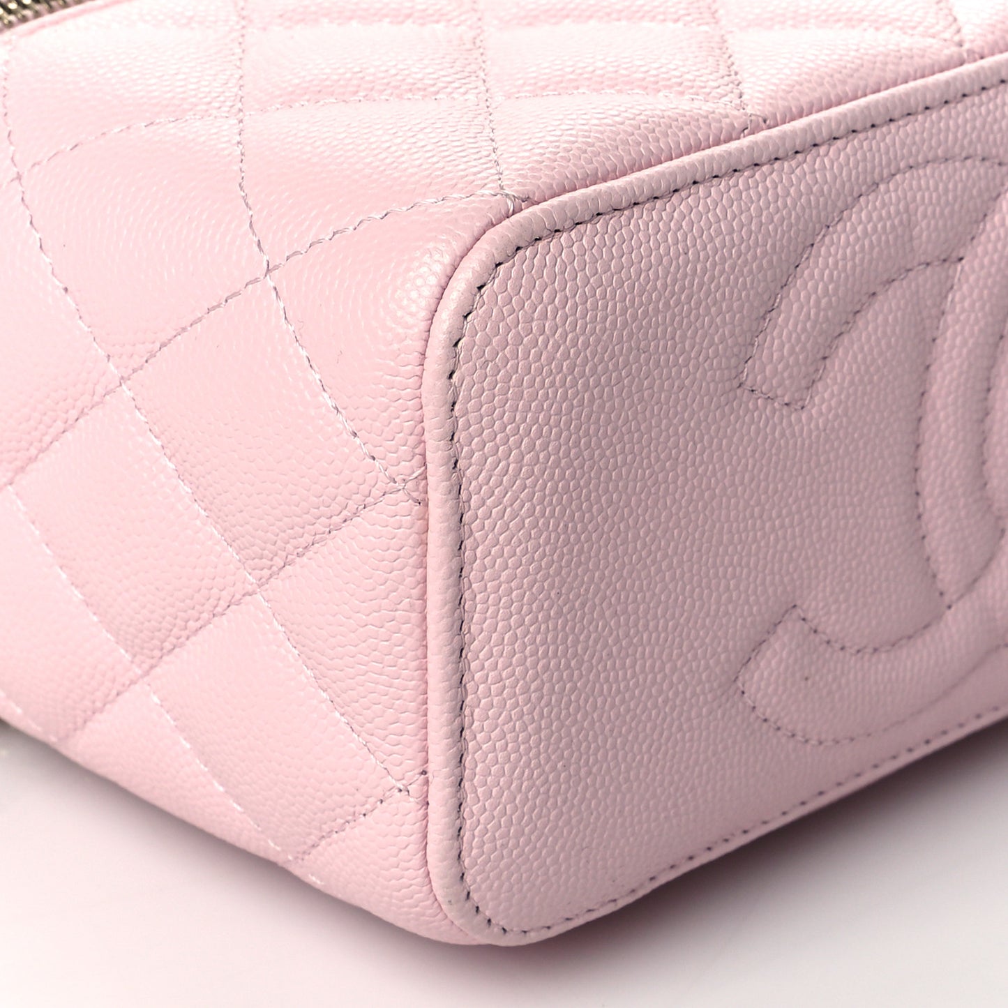 Caviar Quilted Small Vanity Case With Chain Light Pink